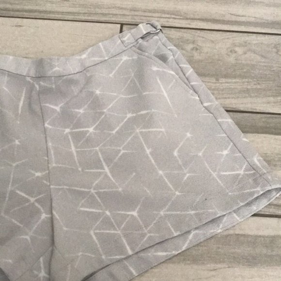 CALVIN KLEIN Women Print Texturized Pull On Dress Shorts | M - Picture 4 of 11